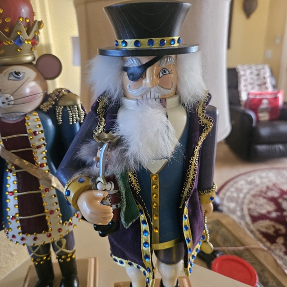 NUTCRACKERS set Of Two(2) Vintage Wooden MOUSE KING & Kurt ADLER Drosselmeier - Picture 15 of 16